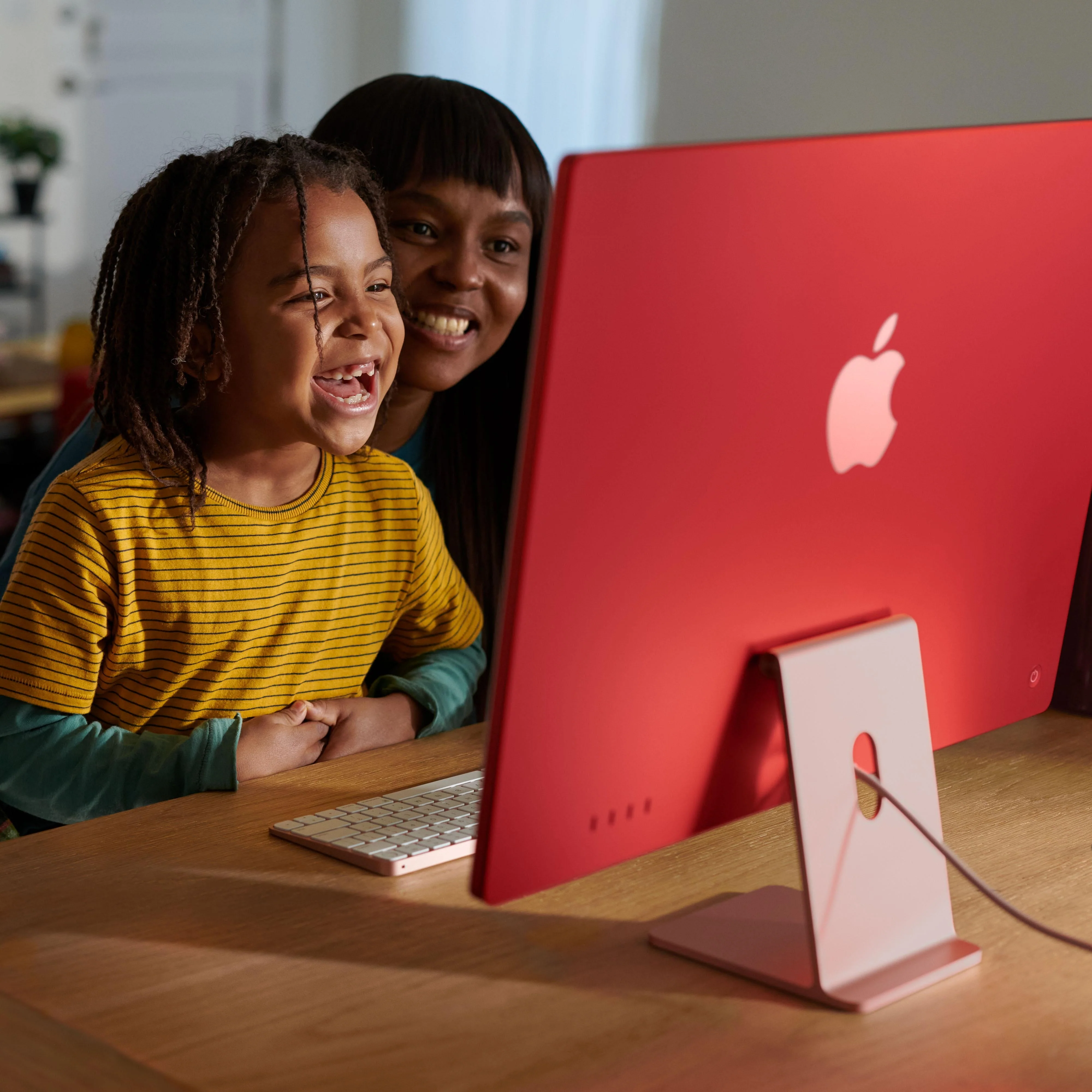 24-inch iMac with Retina 4.5K display: Apple M3 chip with 8‑core CPU and 10‑core GPU, 256GB SSD - Silver - Image 6