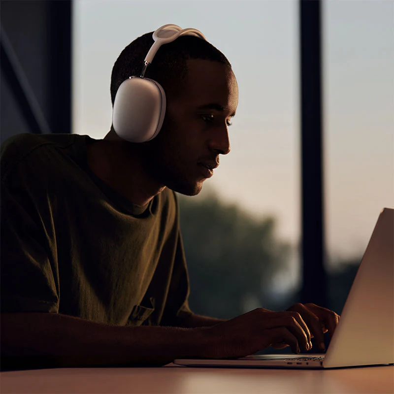 AirPods Max Sky Blue - Image 3